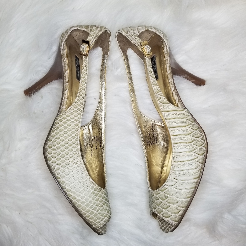 NWOT Daisy Fuentes Heels